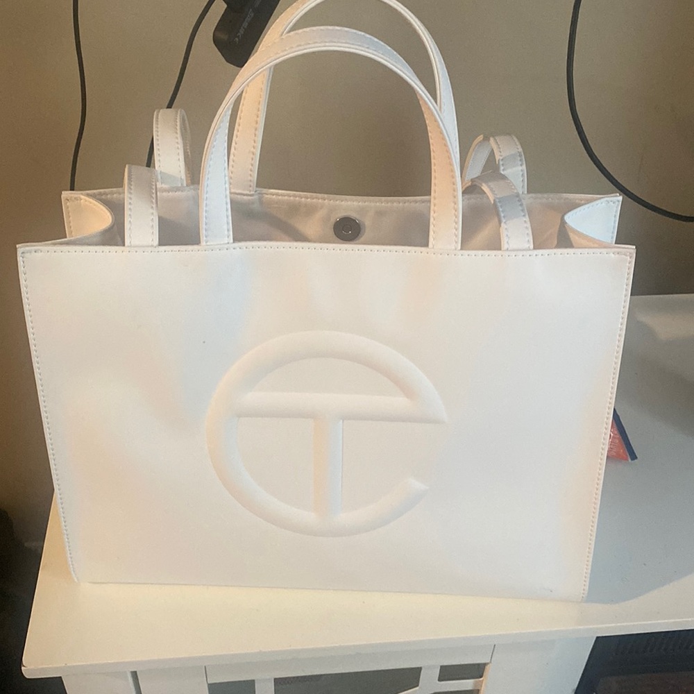 Wore 2 times I don’t like how big it is it’s brand new I still have the bag